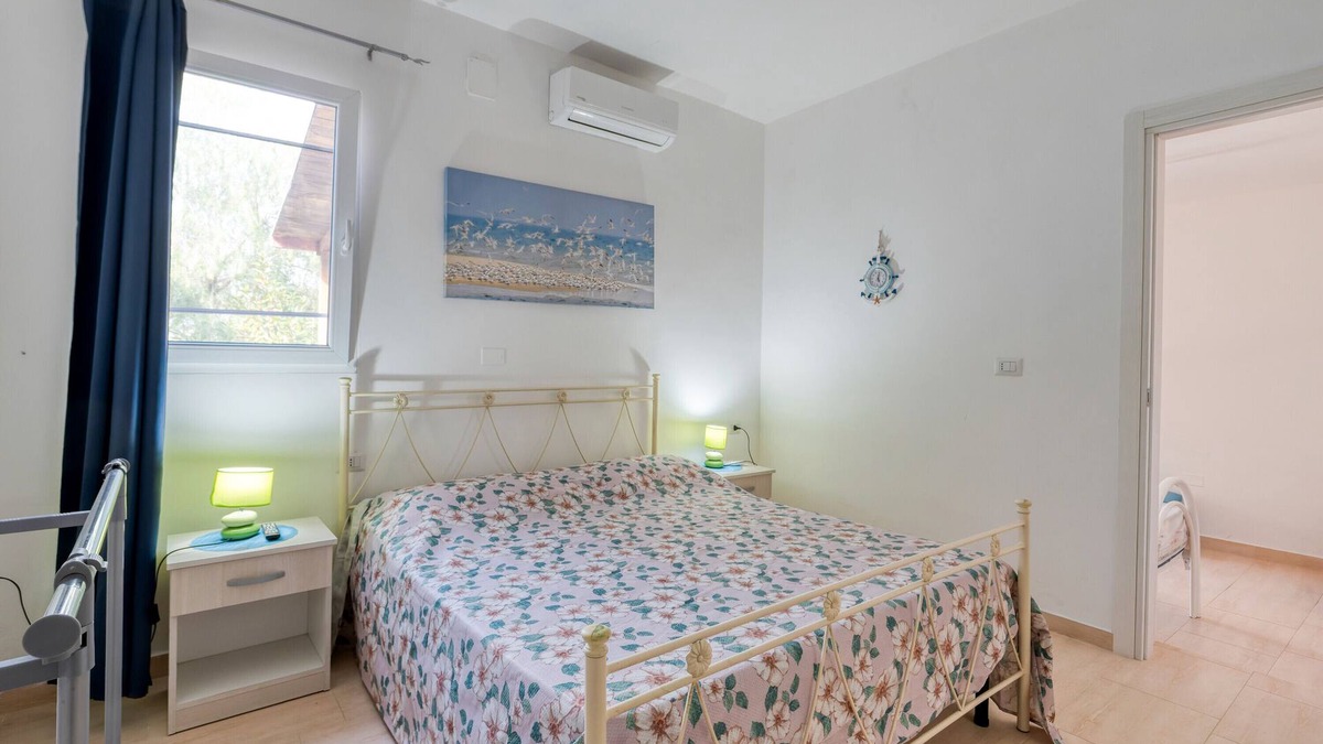 Torre Lapillo Apartment | Apartment 'Florence - Bilocale 1' with Private Terrace, Wi-Fi and Air Conditioning