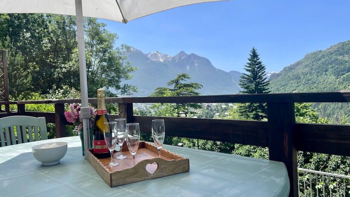 Forville Apartment | Apartment for 4 with with nice view of Briançon