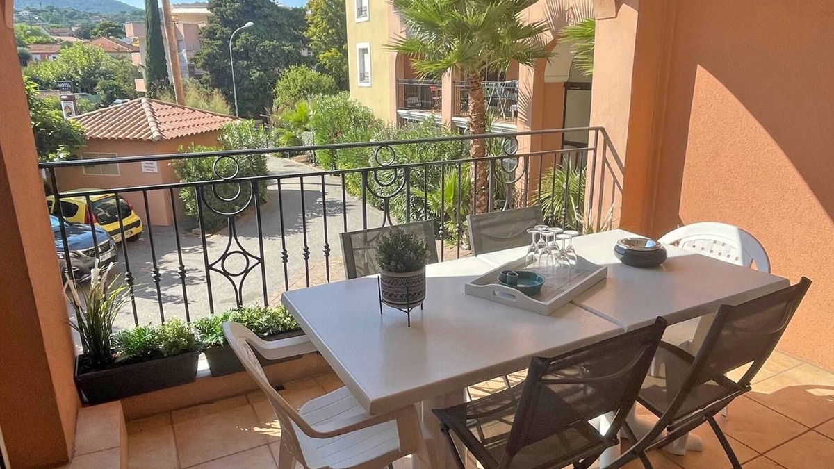Sainte-Maxime City Centre Apartment | Apartment for 6 people - Residence swimming pool - Air conditioning - WiFi - Sainte Maxime