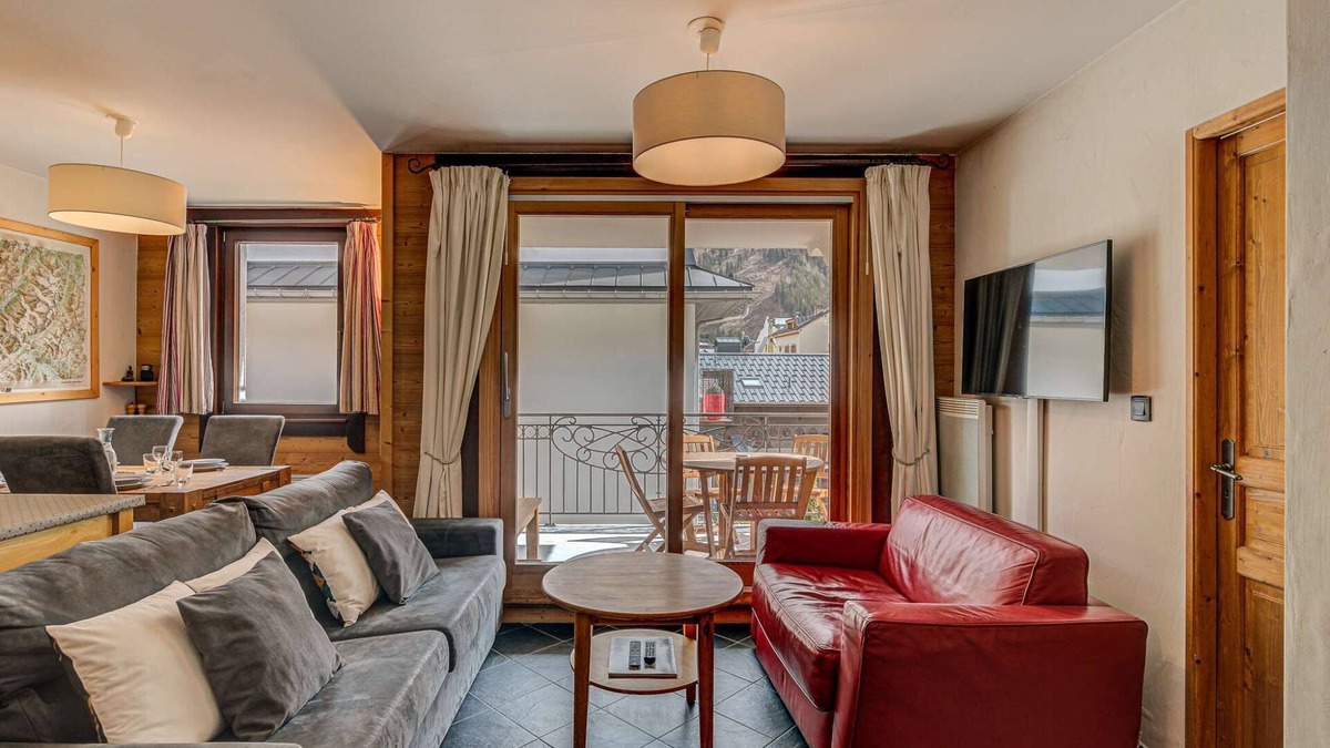 Chamonix City Centre Apartment | Apartment le Paradis 2 - Alpes Travel - Central Chamonix (sleeps 4-5)