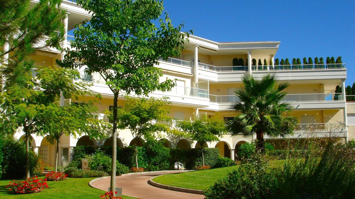 Mandelieu-La-Napoule Apartment | Apartment in peaceful location. Ideal for couples & young families.