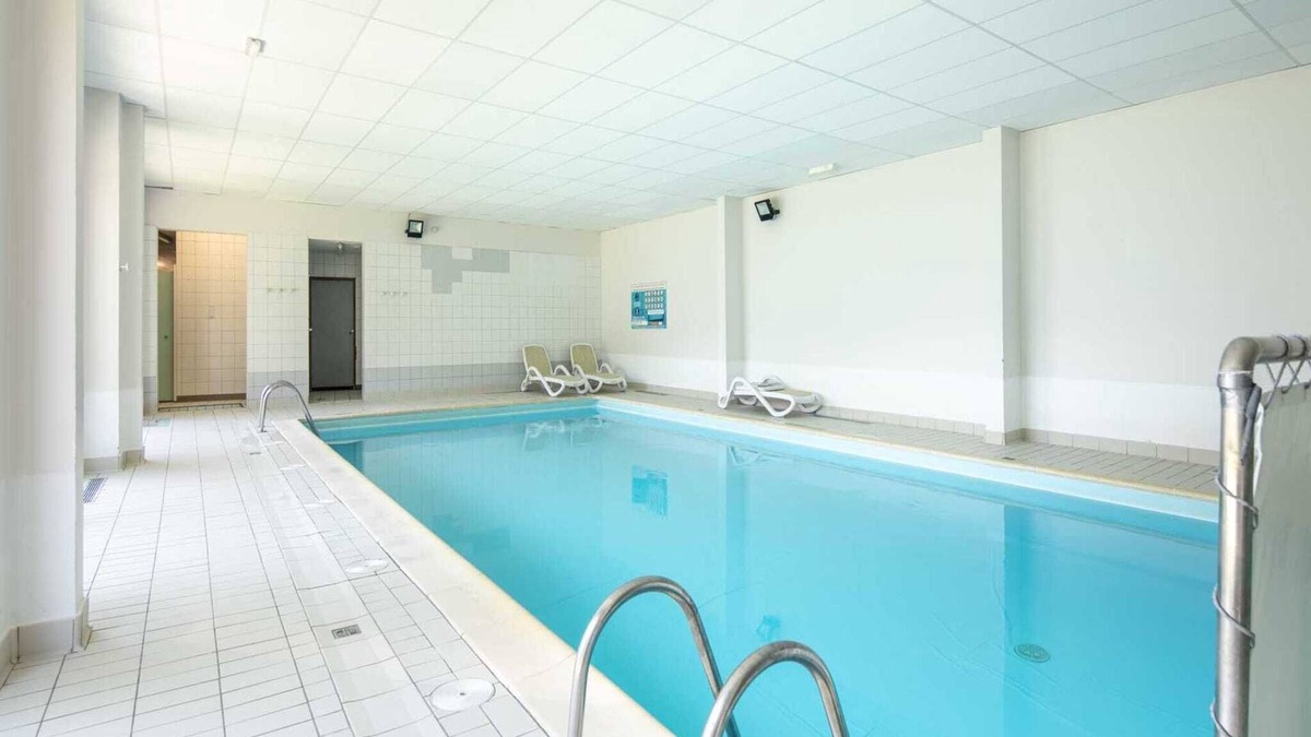 Saint-Sorlin-d'Arves Apartment | Apartment in French Alps with Heated Pool