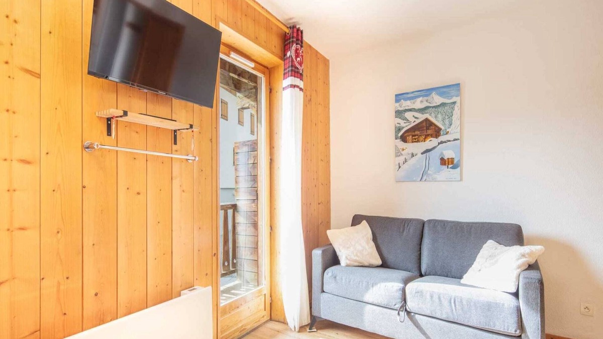 Saint-Sorlin-d'Arves Apartment | Apartment in Saint-Sorlin near Ski Resort