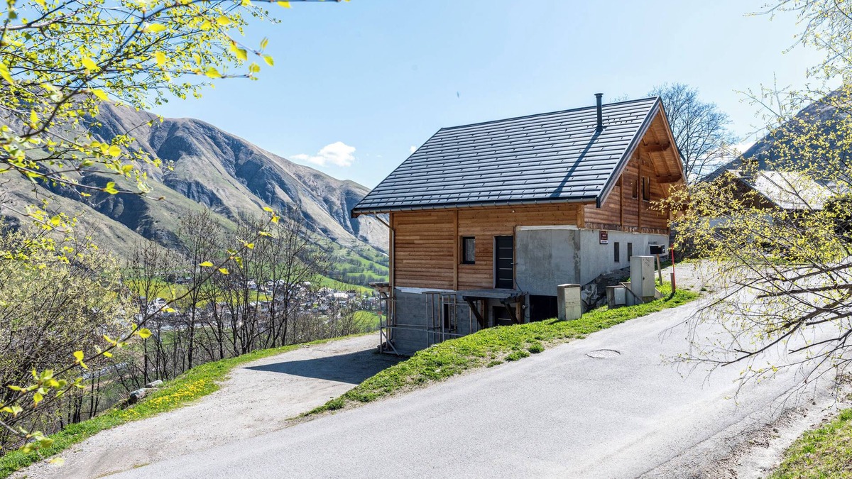 Saint-Sorlin-d'Arves Apartment | Apartment 'Le Nid D'Aigle' with Mountain View