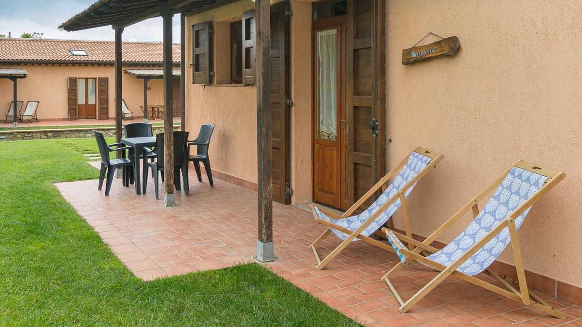 Piombino Apartment | Apartment 'Frassino' with Shared Pool, Wi-Fi and Air Conditioning