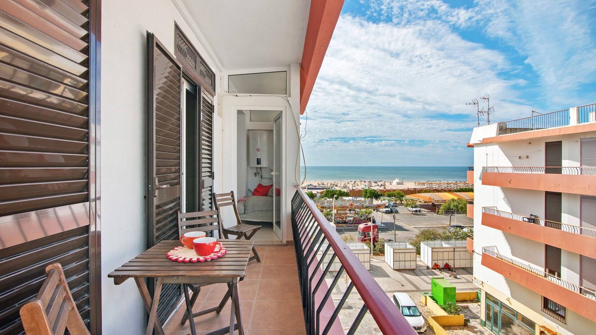 Vila Real Santo Antonio Apartment | Apartment 'Frente Ao Mar' with Sea View, Wi-Fi and Air Conditioning