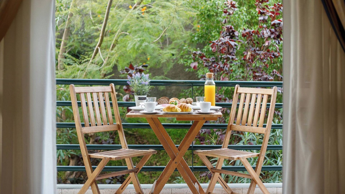 Sao Roque Apartment | Apartment 'Funchal Gardens' with Mountain View, Shared Garden and Wi-Fi