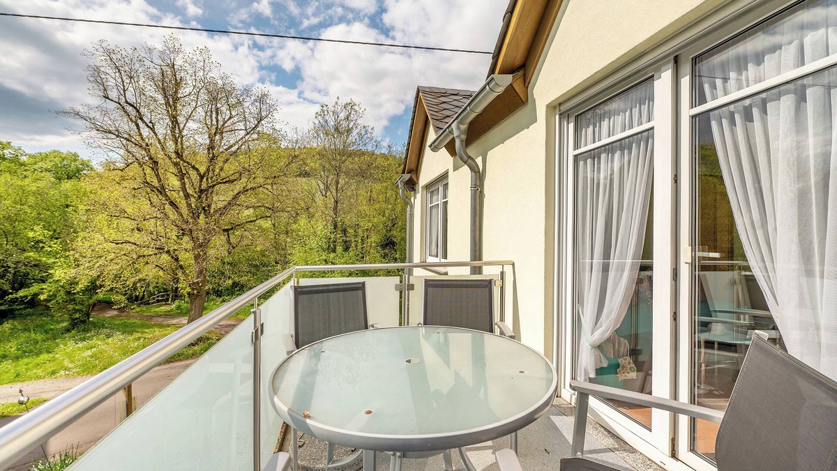 Maring-Noviand Apartment | Apartment 'Gästehaus Mühlenhof - Riesling' with Private Terrace, Private Garden and Wi-Fi