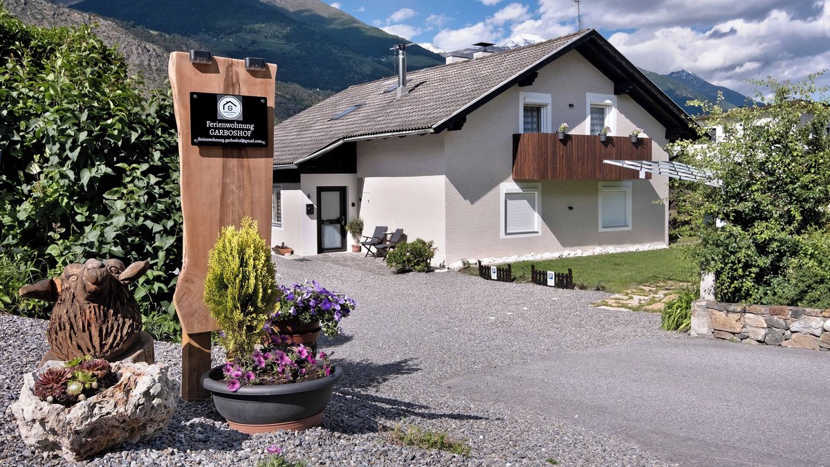 Laas Apartment | Apartment 'Garboshof' with Mountain View, Private Garden and Wi-Fi