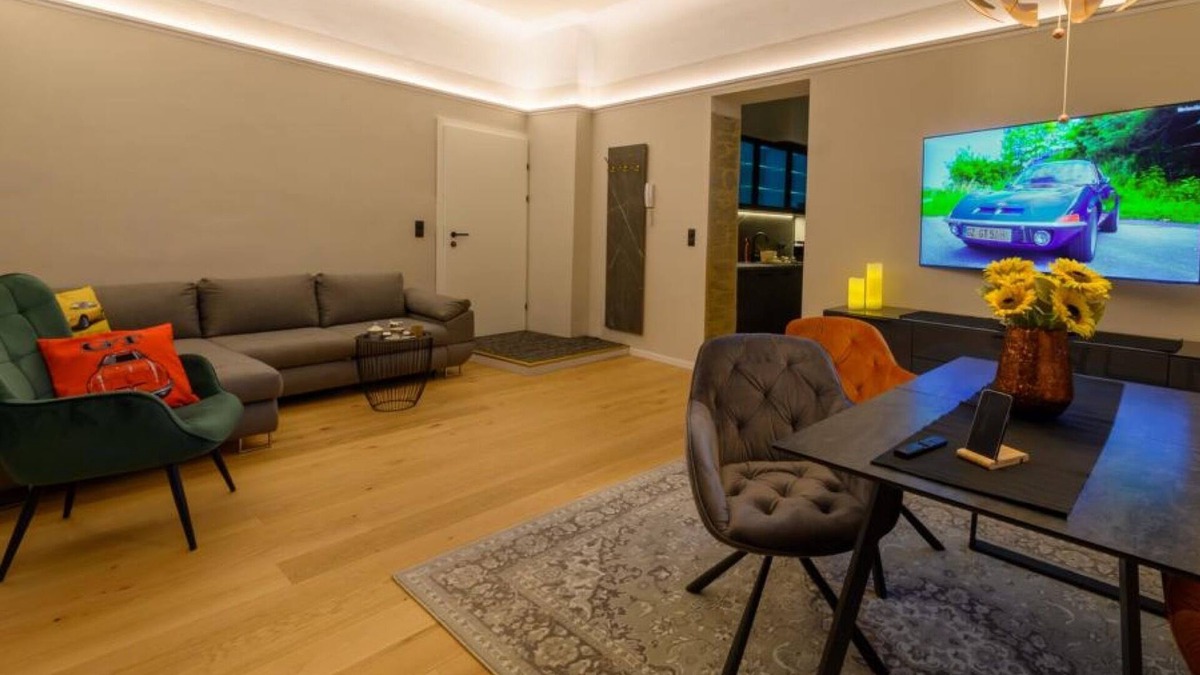 Gmuend in Kaernten Apartment | Apartment "Gasthof Alte Post - Top 2 Super 6" with Mountain View & Wi-Fi
