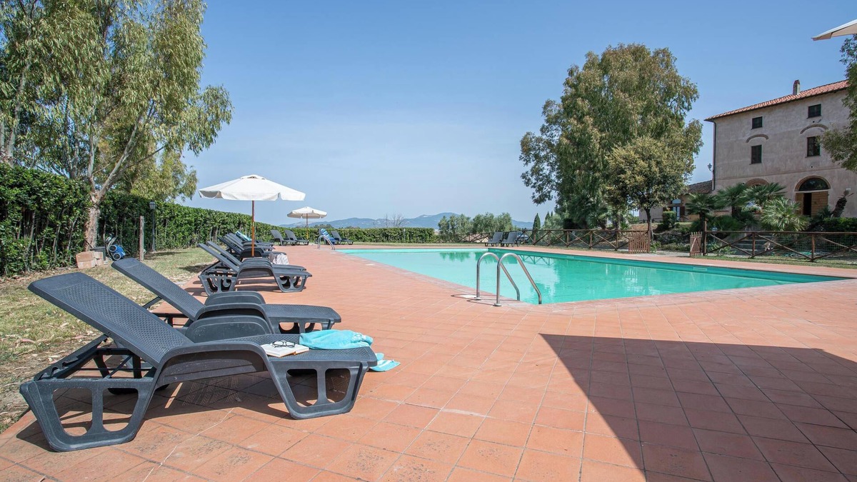 Riotorto Apartment | Apartment Giglio with Sea View, Pool, Wi-Fi, A/C & Garden