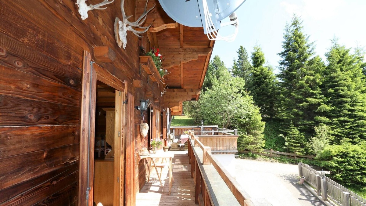 Fuegenberg Apartment | apartment Gipfelstürmer directly on the ski slope
