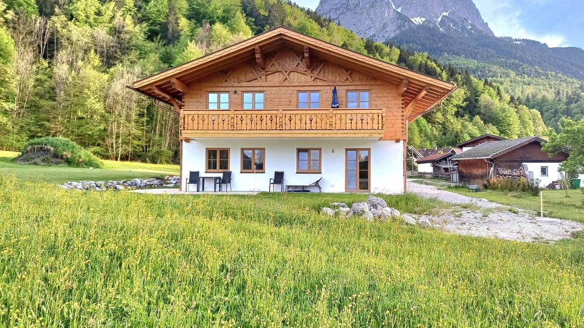 Hammersbach Apartment | Apartment "Gletschernelke" with Mountain View, Balcony & Wi-Fi