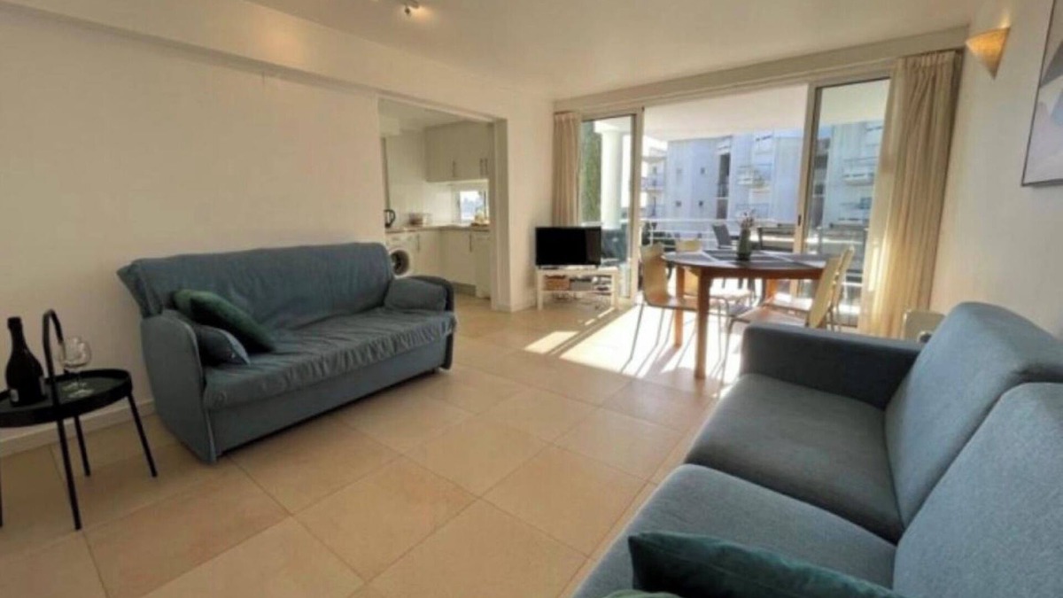 Cabanas Apartment | Apartment 'Golden Sea' with Shared Pool, Wi-Fi and Air Conditioning
