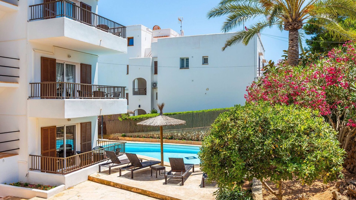 Cala Ferrera Apartment | Apartment 'Gran Sol Family 2' with Shared Pool, Wi-Fi and Air Conditioning