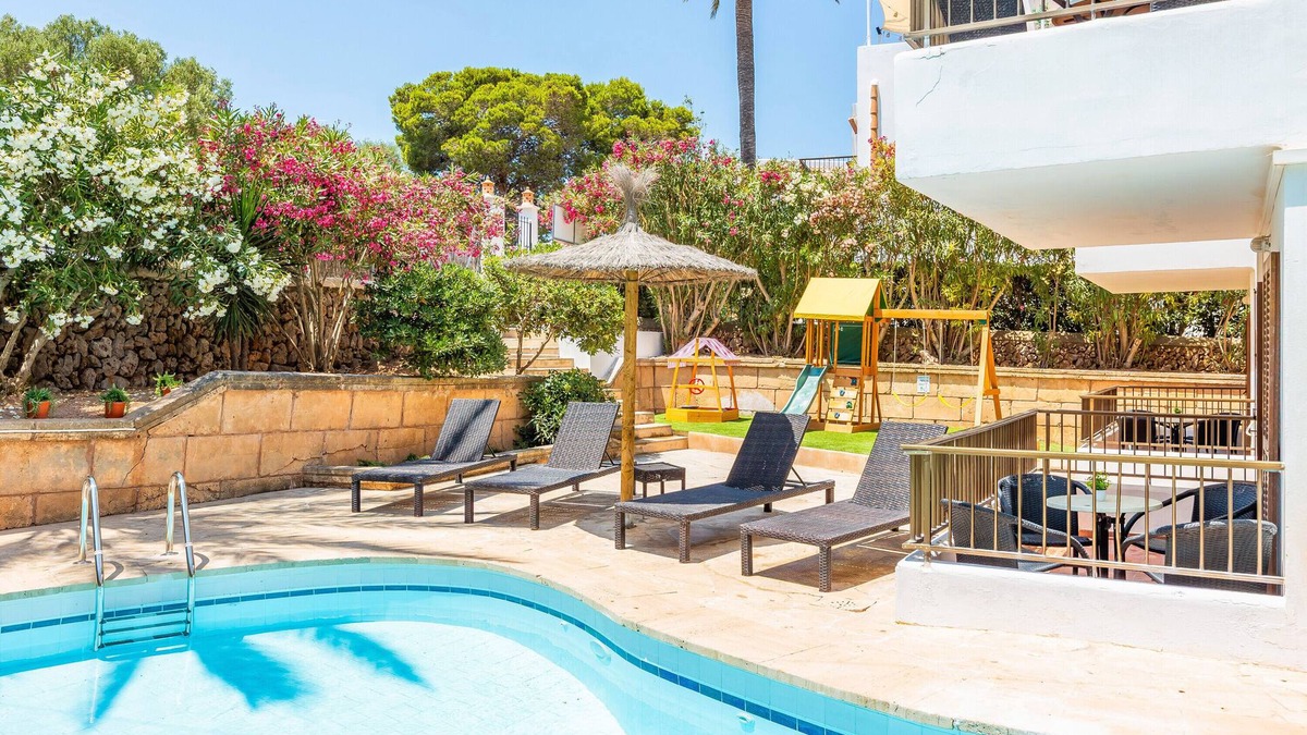 Cala Ferrera Apartment | Apartment 'Gran Sol Family 3' with Shared Pool, Wi-Fi and Air Conditioning