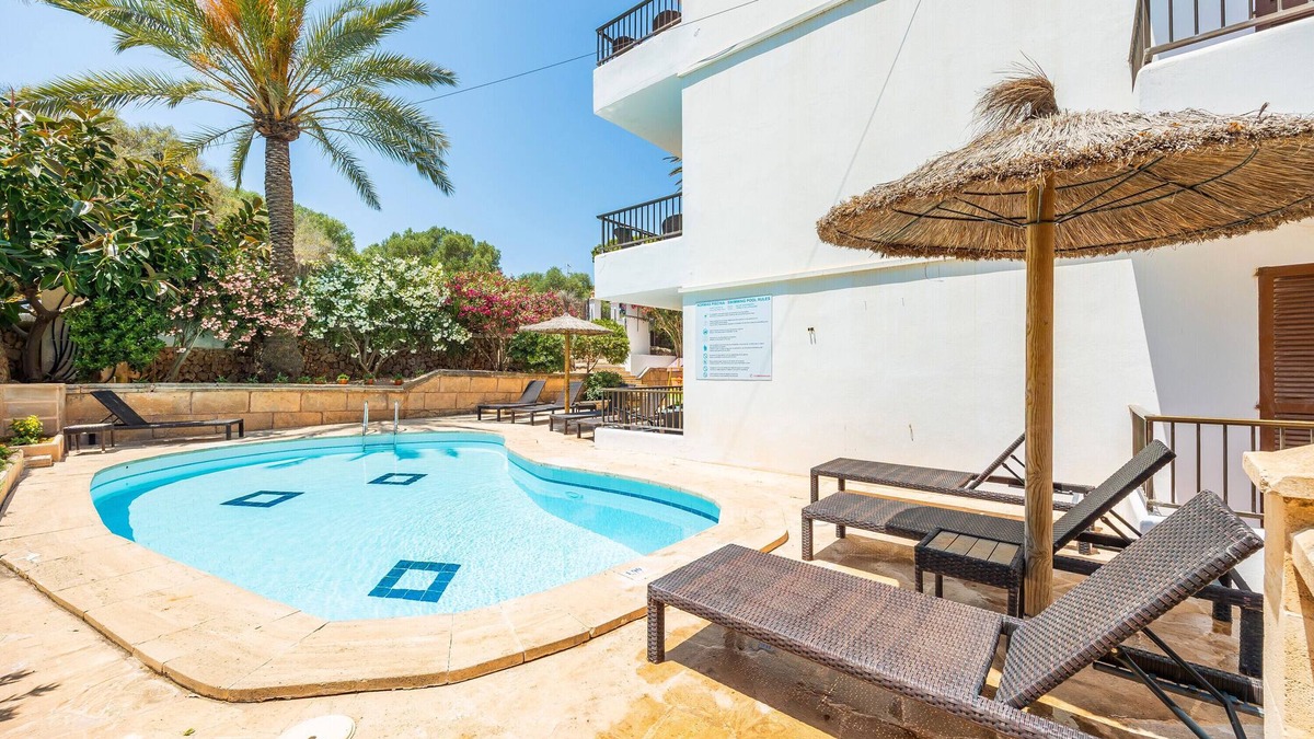 Cala Ferrera Apartment | Apartment 'Gran Sol Family 4' with Shared Pool, Wi-Fi and Air Conditioning
