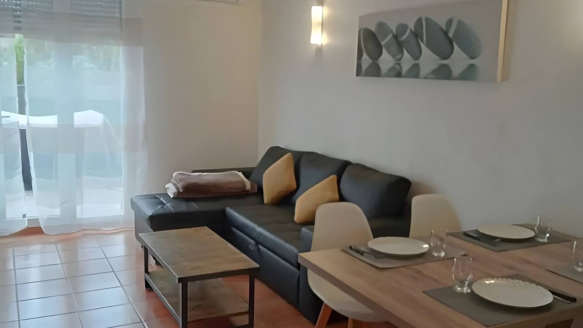 Toulouse Left Bank Apartment | Apartment 'Grand T2 tout confort' with Private Terrace, Wi-Fi and Air Conditioning