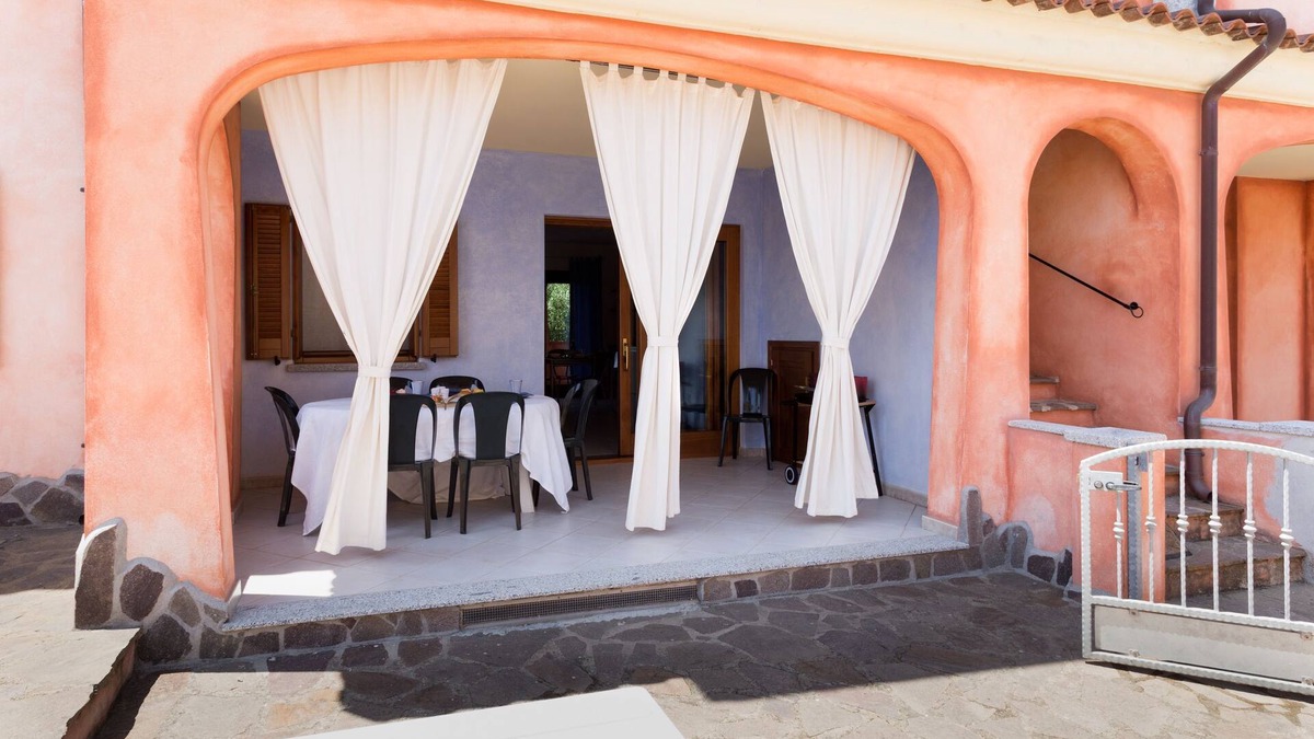 Monte Petrosu Apartment | Apartment 'Granito's' with Partial Sea View, Wi-Fi and Air Conditioning