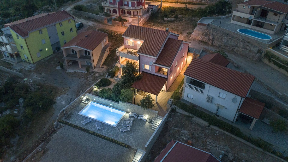 Cesarica Apartment | Apartment Green in Villa Dina, pool, near beach, Karlobag, Kvarner, Croatia