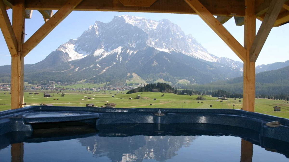 Lermoos Apartment | Apartment 'Grubig' with Mountain View, Shared Garden and Wi-Fi