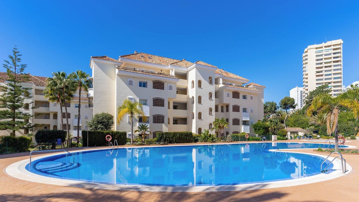 Nikki Beach Apartment | Apartment 'Hacienda Playa' with Shared Pool, Wi-Fi and Air Conditioning