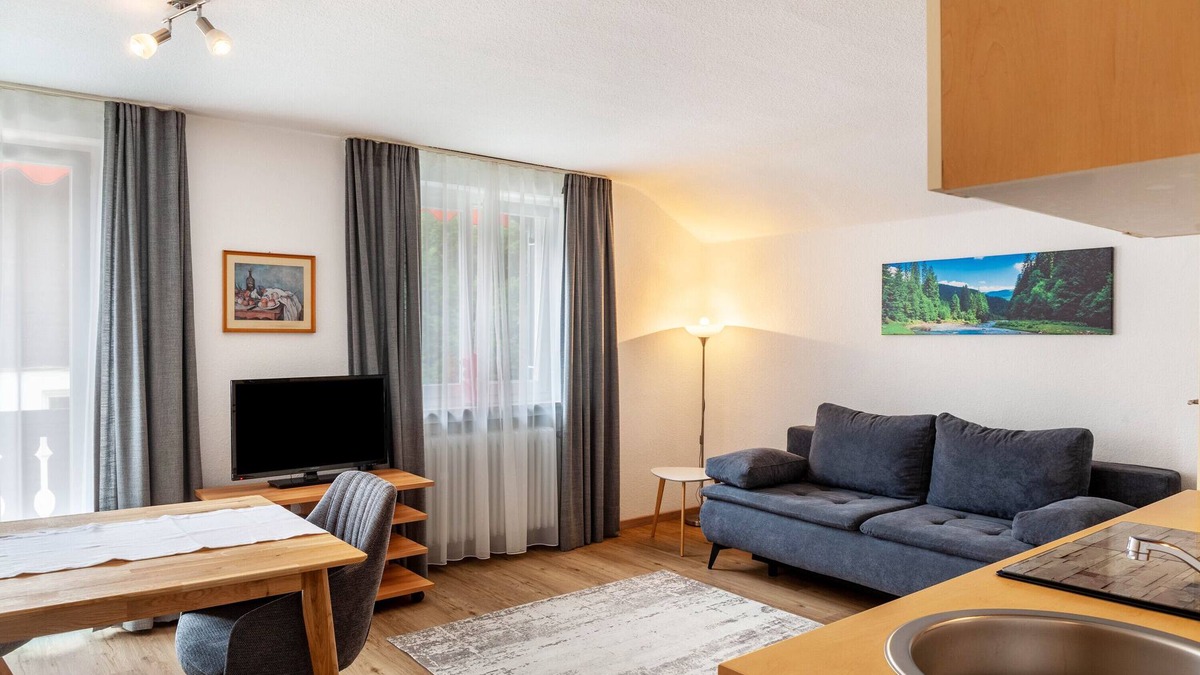 Mittenwald Apartment | Apartment 'Haus Latschenhang 4 Ederkanzel' with Mountain View, Balcony and Wi-Fi