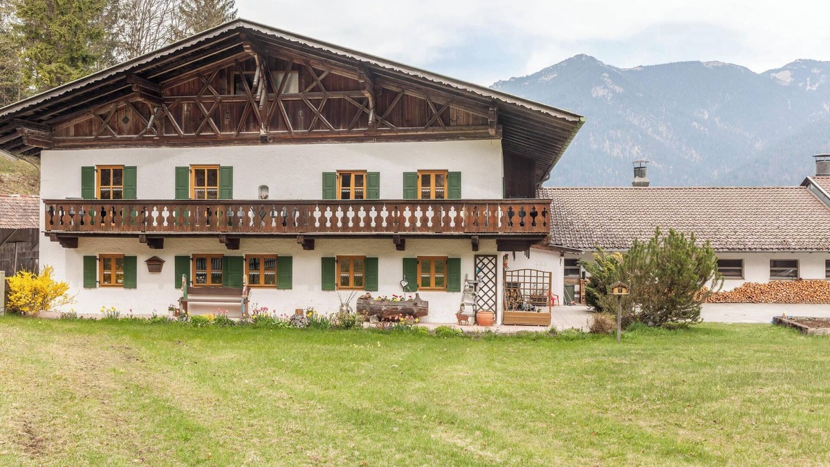 Hammersbach Apartment | Apartment 'Haus Niklos - Wank' with Mountain View, Garden & Wi-Fi