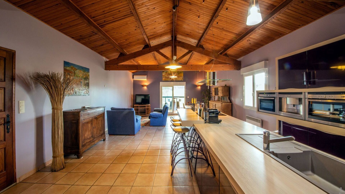 Montans Apartment | APARTMENT - HEART OF A VINEYARD - QUIET