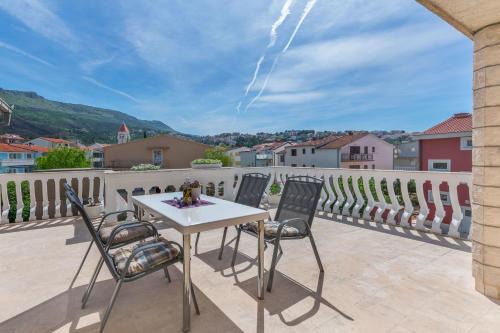 Strozanac Apartment | Apartment Heaven