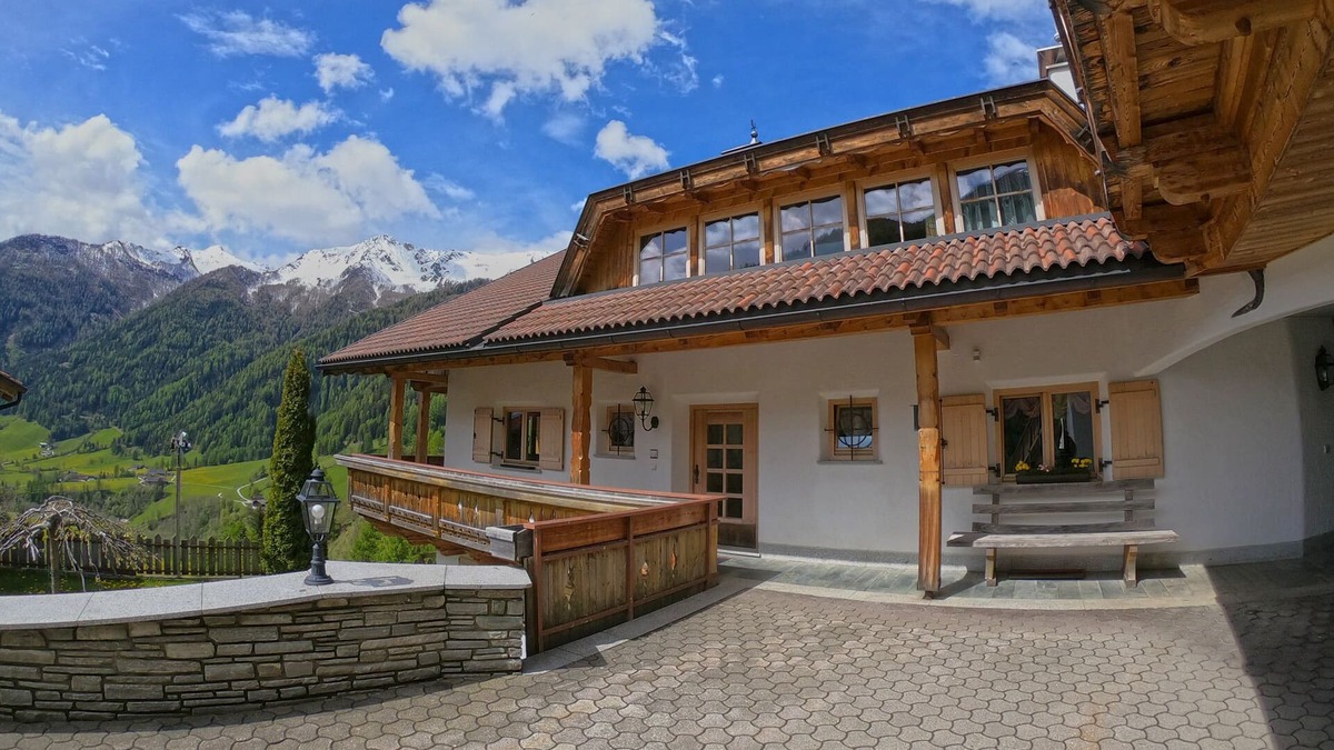 Fundres Apartment | Apartment Hegidex