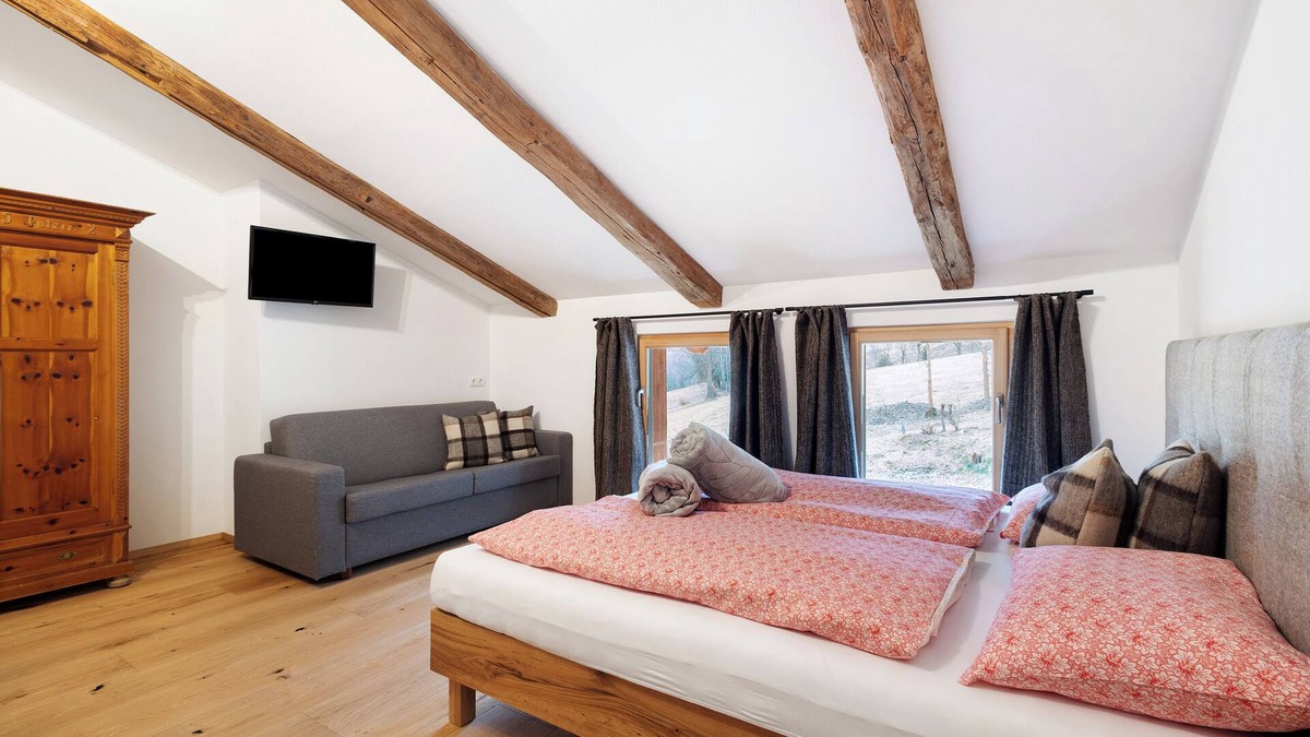 Chifa Apartment | Apartment 'Herzleierhof Friedrich Von Rodank' with Mountain View, Shared Garden and Wi-Fi