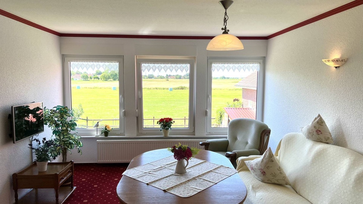Werdum Apartment | Apartment 'Heuboden, 80qm' with Shared Terrace, Shared Garden and Wi-Fi