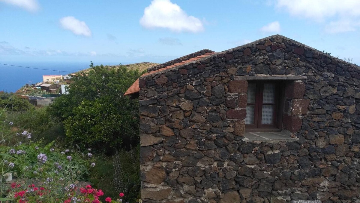 Mocanal Apartment | Apartment 'Higuera Morales' with Mountain View and Private Terrace