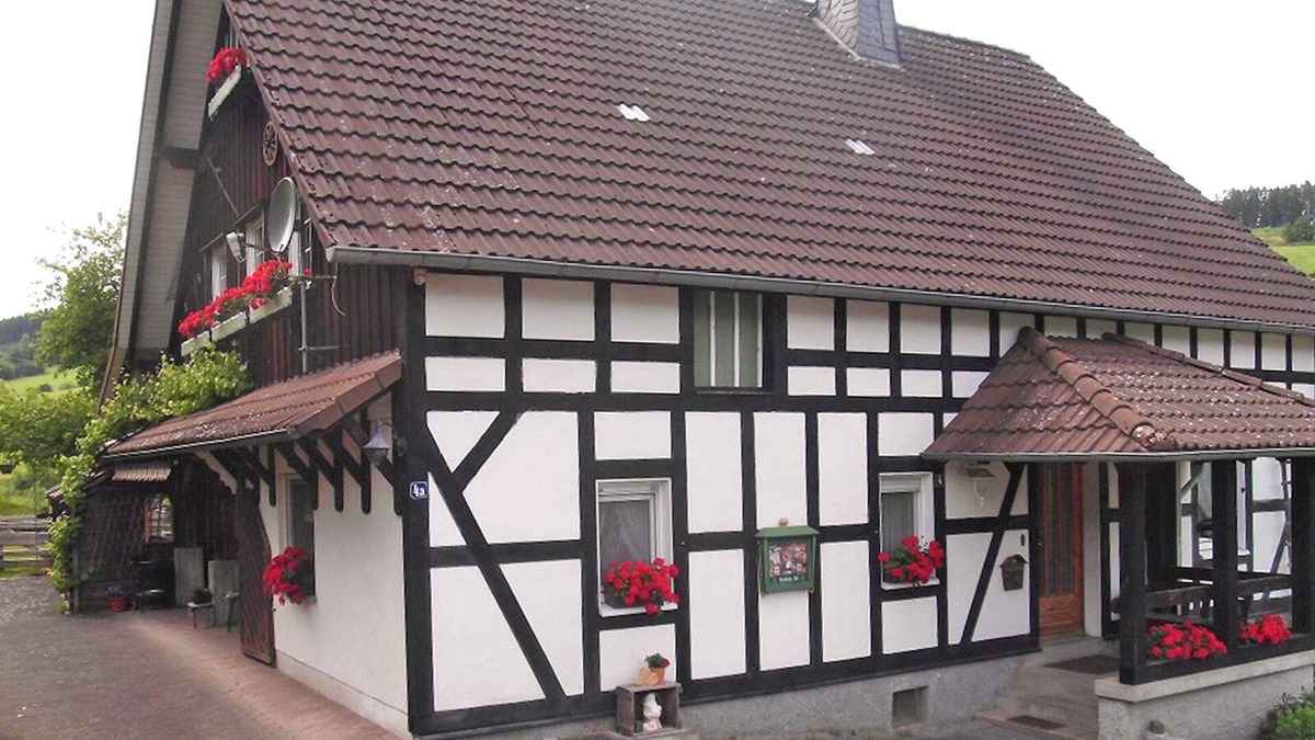 Attendorn Apartment | Apartment 'Hirtenhaus' with Shared Terrace and Wi-Fi