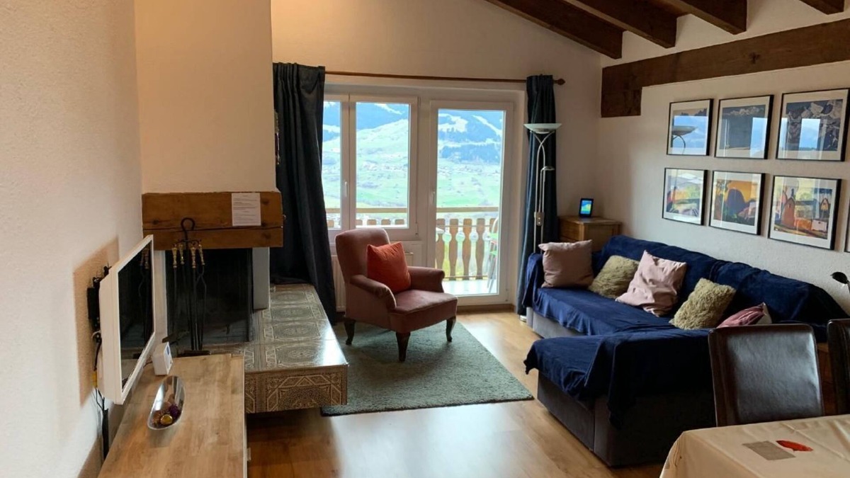 Surcuolm Ski Chalet | Apartment house Surselva, directly on the ski piste