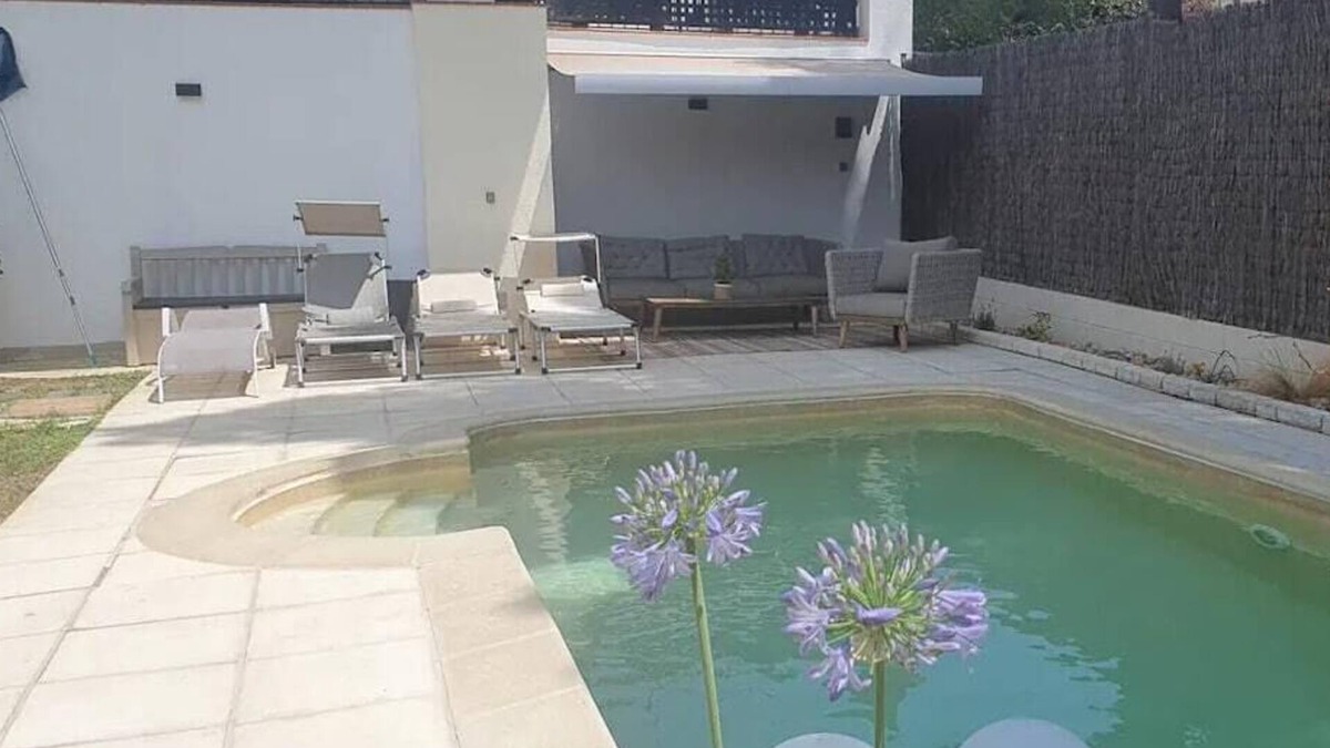 Alella Apartment | Apartment 'Holiday In Alella' with Private Pool, Wi-Fi and Air Conditioning