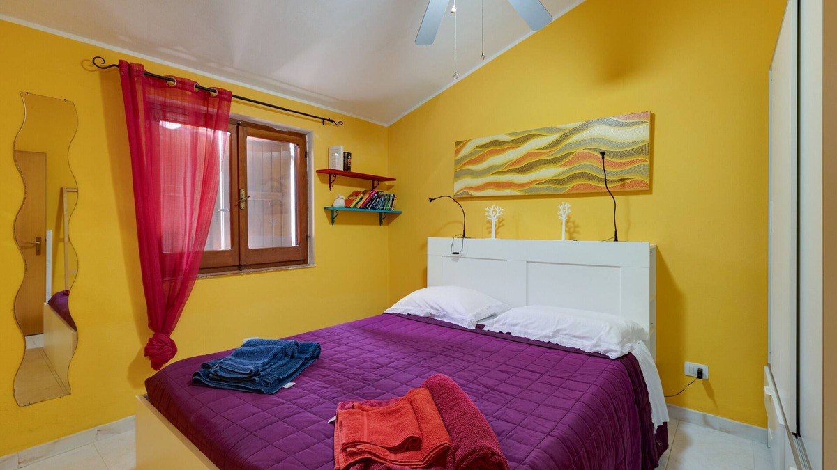 Bosa Apartment | Apartment 'Home Holidays Pintadera 1' with Garden & Wi-Fi