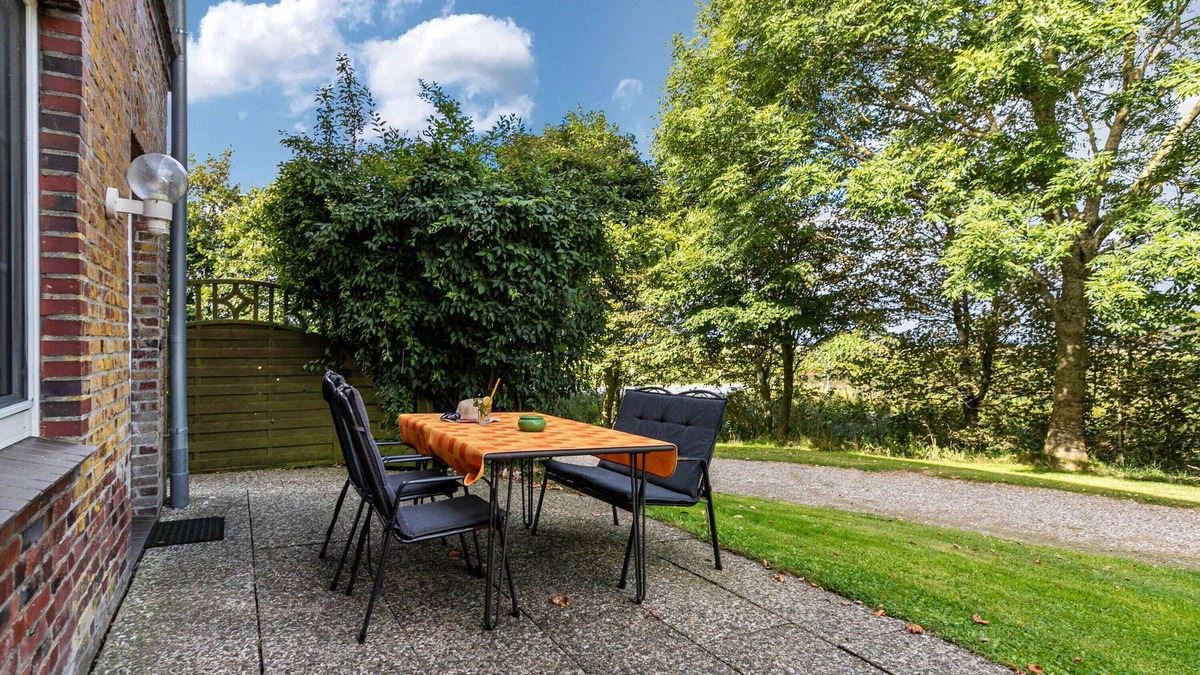 Nordstrand Apartment | Apartment 'Hooge' with Private Terrace, Shared Garden and Wi-Fi