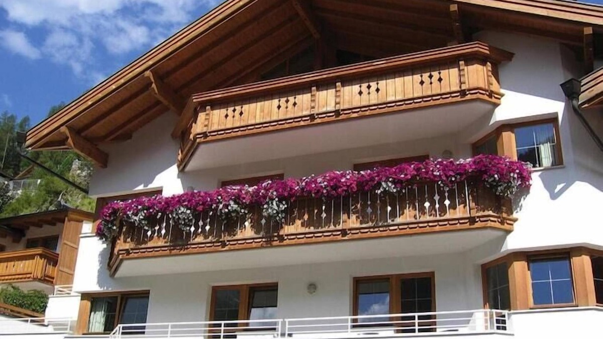 Sankt Anton am Arlberg Apartment | Apartment in St. Anton am Arlberg with balcony