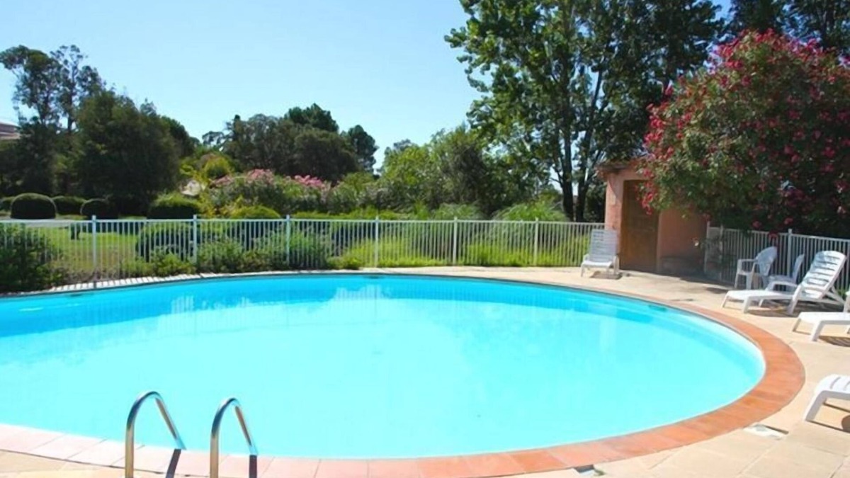 Pinarellu Apartment | Apartment in Pinarellu near famous beach