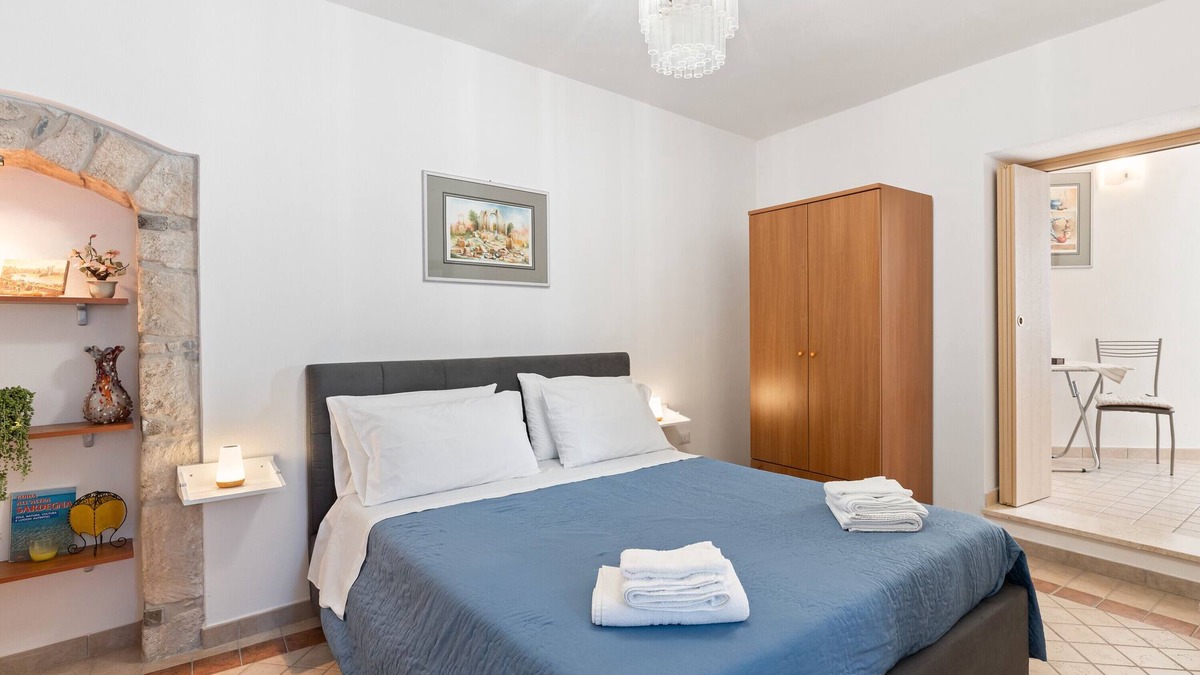 Scano di Montiferro Apartment | Apartment 'Il Fascino Del Borgo Al Primo Piano' with Wi-Fi and Air Conditioning
