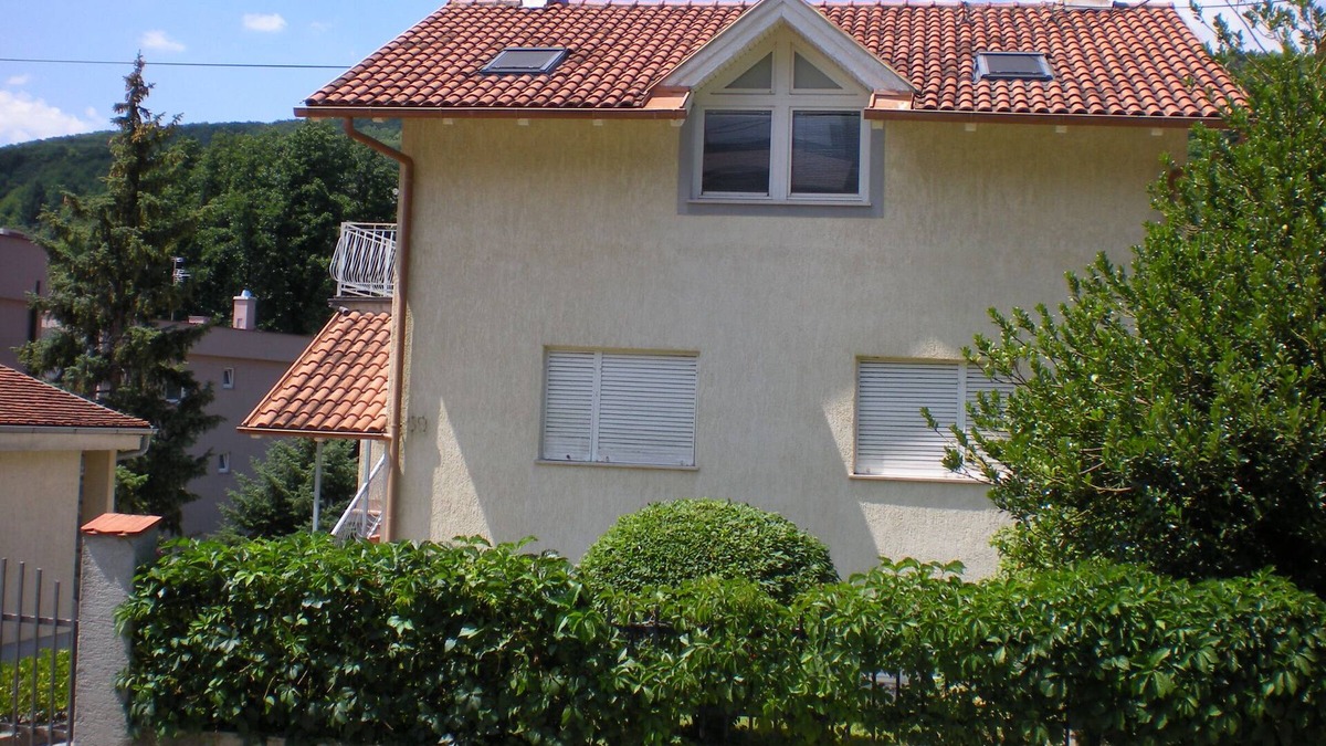 Zagreb House | Apartment II For Holidays Surrounded With A Garden (FREE WI-FI & FREE PARKING)