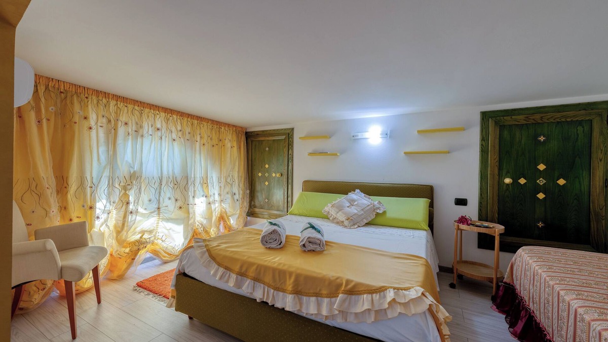 Salice Salentino House | Apartment 'Il Geco - Green' with Shared Terrace, Wi-Fi and Air Conditioning