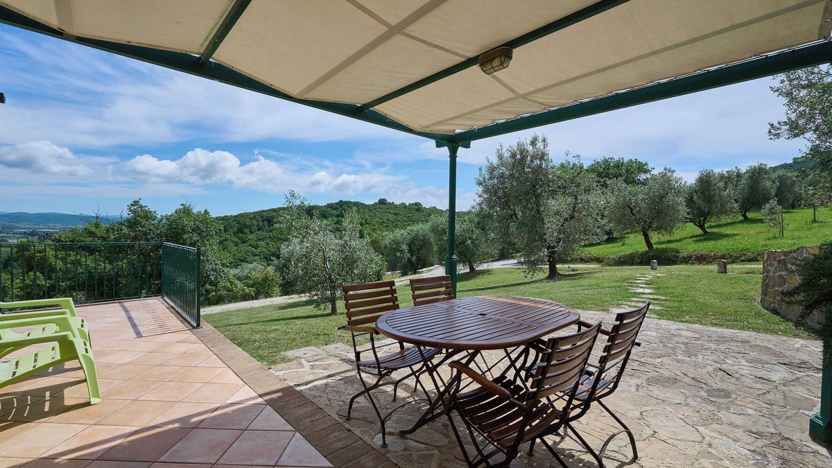 Suvereto Apartment | Apartment 'Il Mandorlo' with Private Terrace, Wi-Fi and Air Conditioning