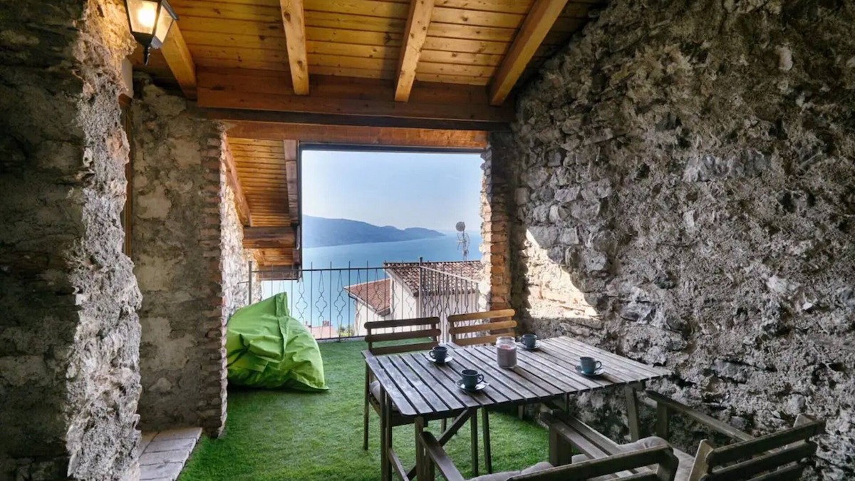 Oldesio Apartment | Apartment 'Il Melo' with Lake View, Wi-Fi and Air Conditioning