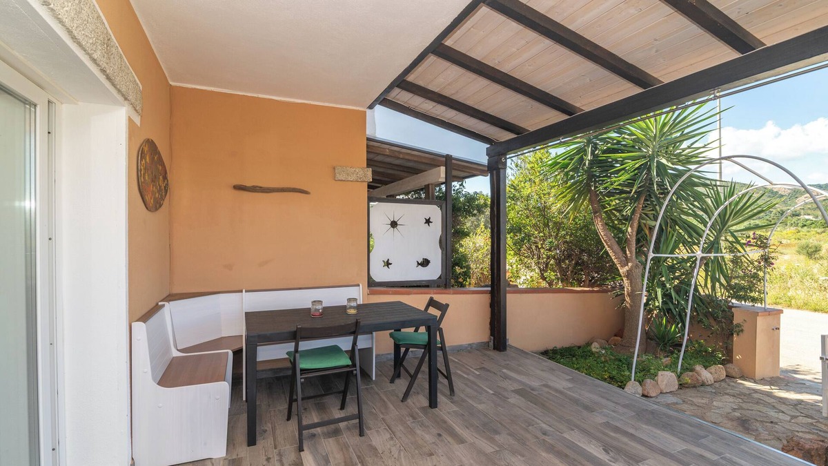 Porto San Paolo Apartment | Apartment 'Il Piccolo Rifugio' with Private Terrace, Private Garden and Air Conditioning