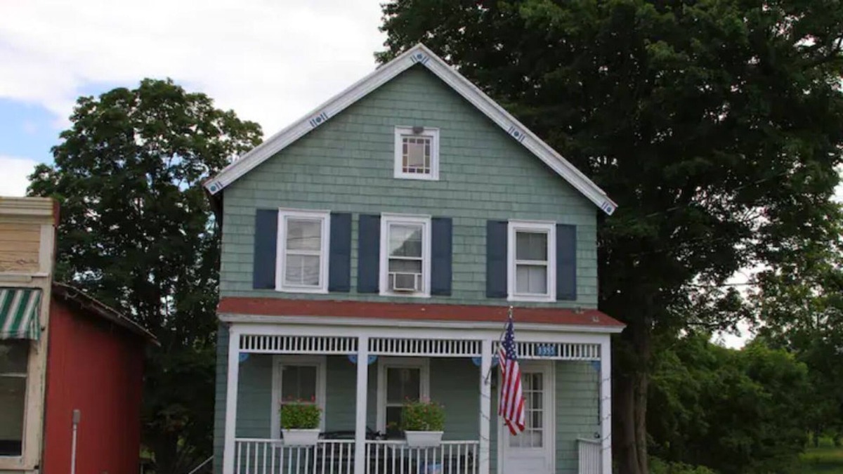Bullville Apartment | Apartment in 120 year-old home with lots to offer