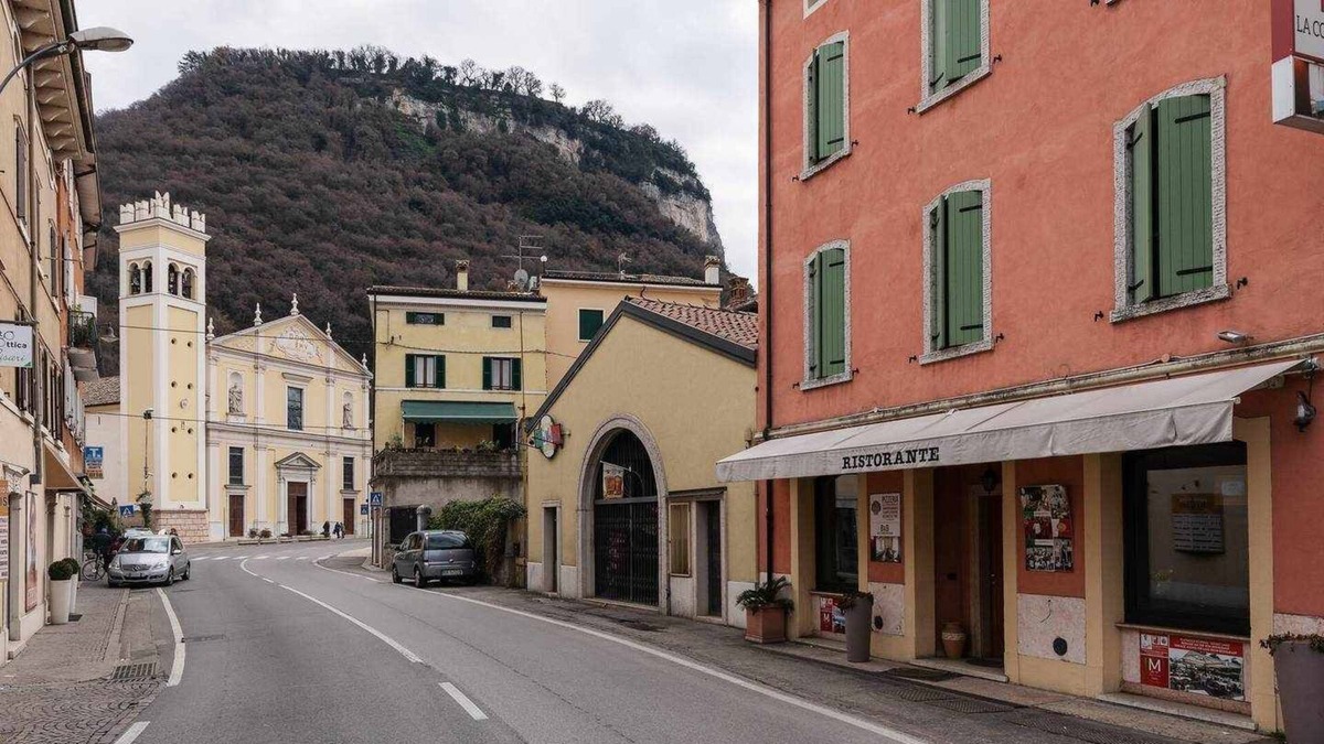 Corno Apartment | Apartment in 2 steps from Garda and Lake