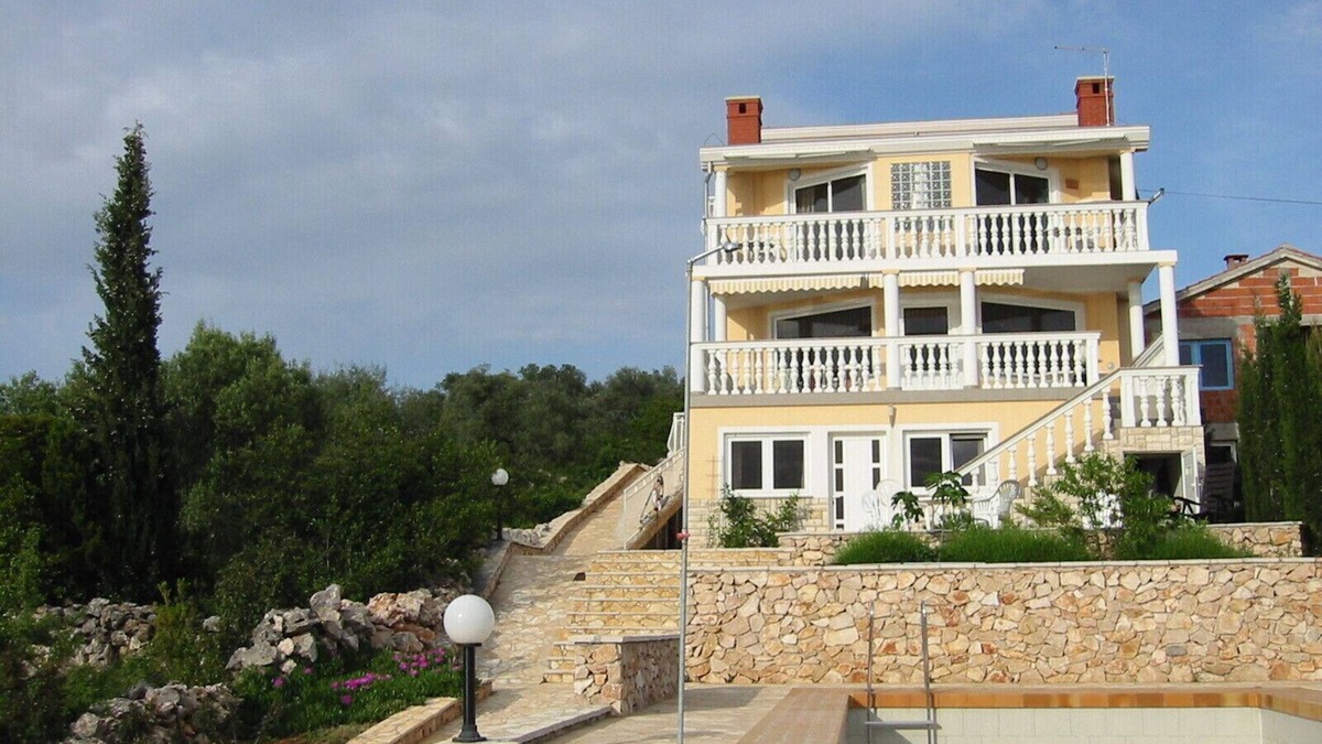 Zdrelac House | Apartment in a 4-family house with seawater pool - directly on the beach